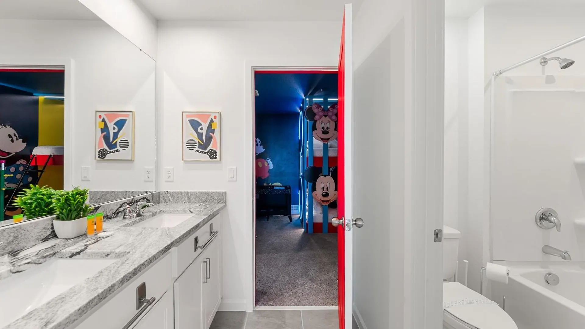 Theme Dream Lux Vacation Home! Davenport