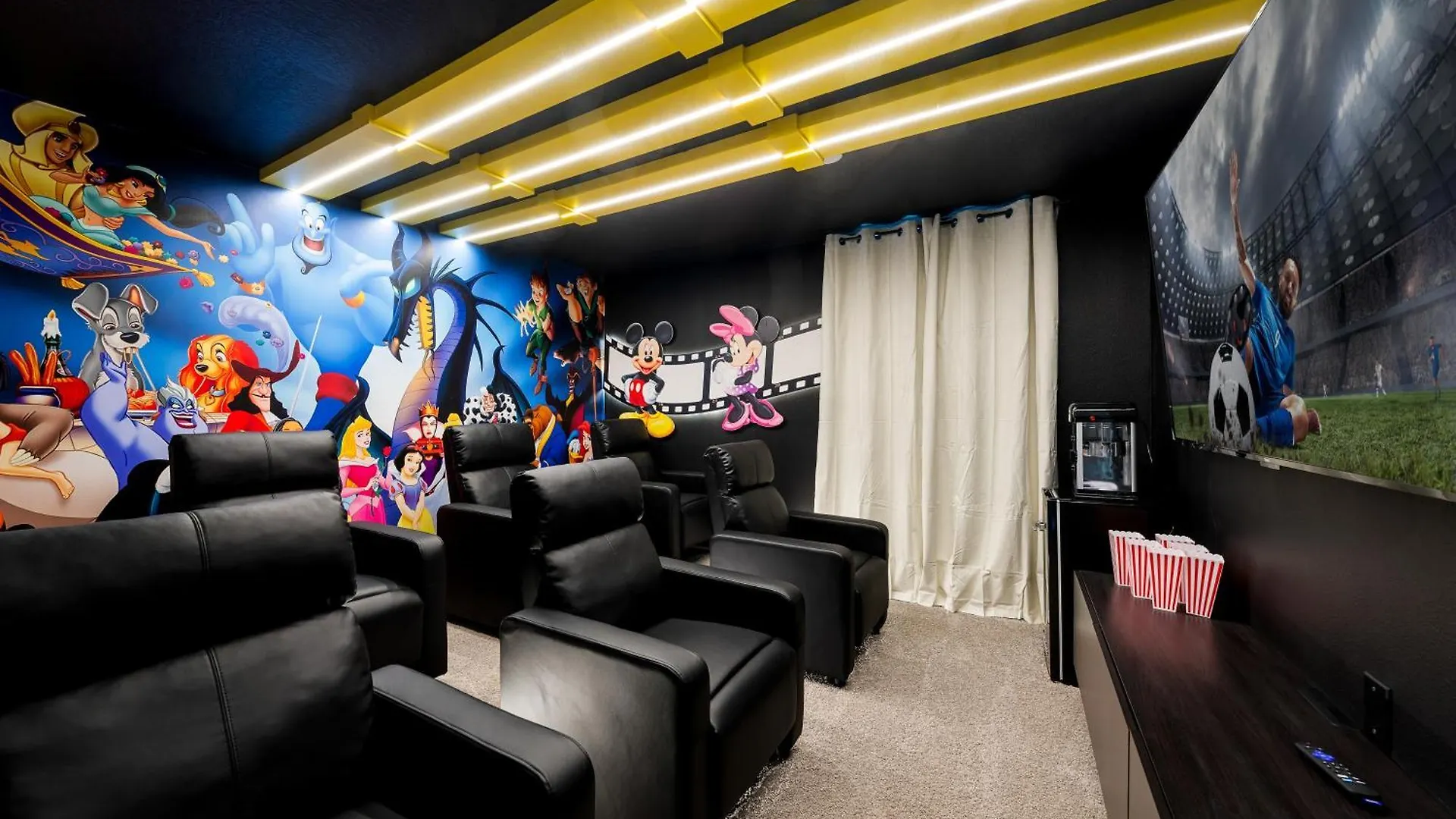 Theme Dream Lux Vacation Home! Davenport United States